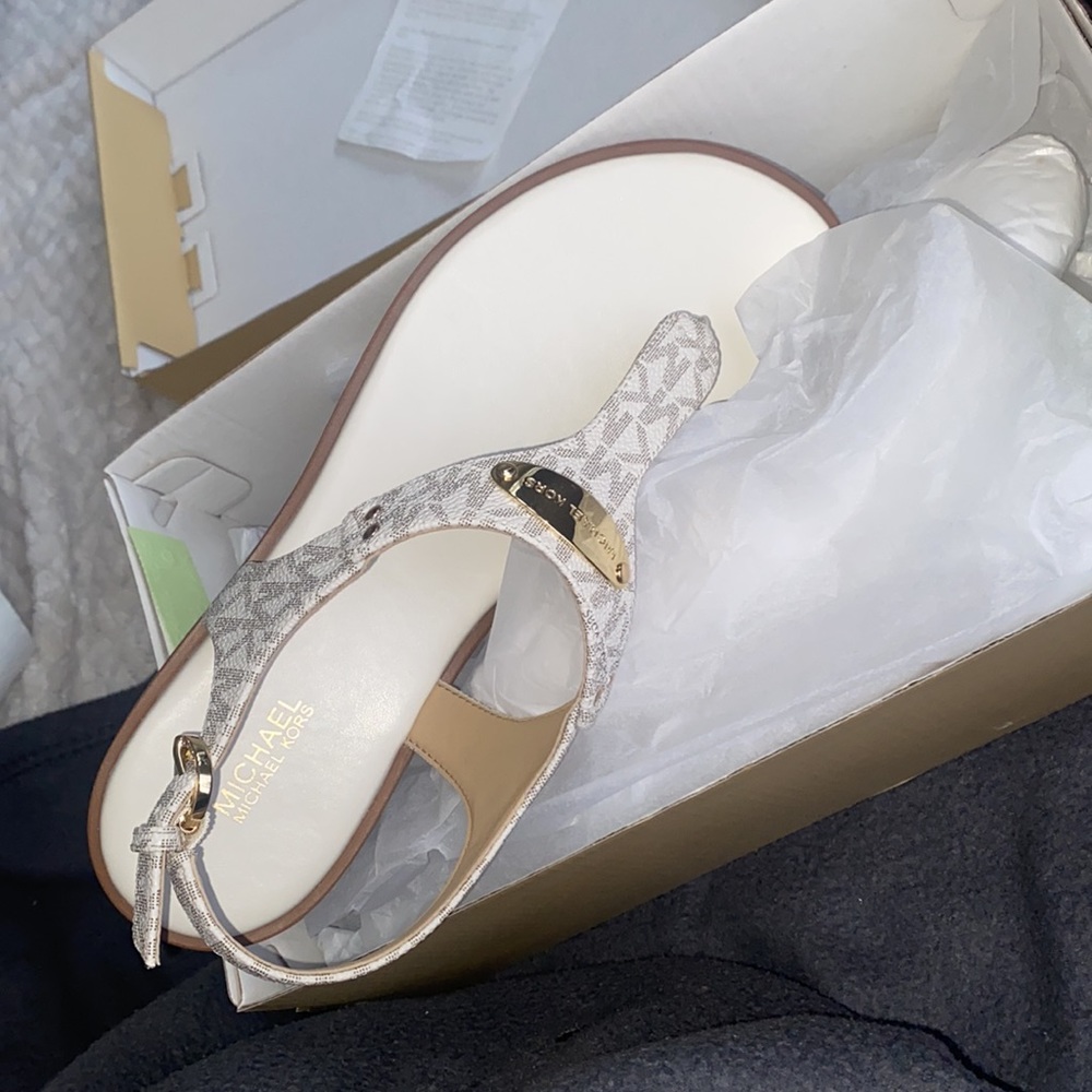 Micheal Kors Sandals - Picture 5 of 5